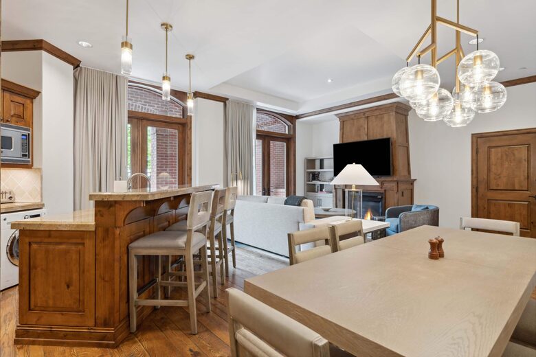 Aspen Living Steps from the Gondola - Aspen, Colorado