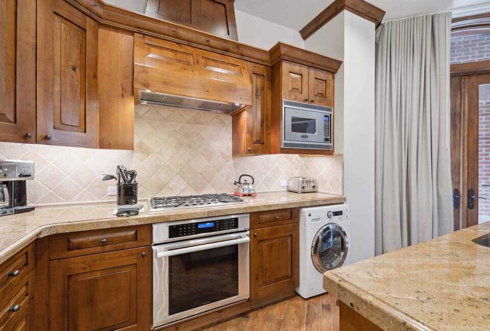 Aspen Living Steps from the Gondola - Aspen, Colorado