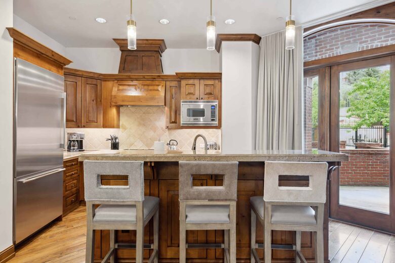 Aspen Living Steps from the Gondola - Aspen, Colorado