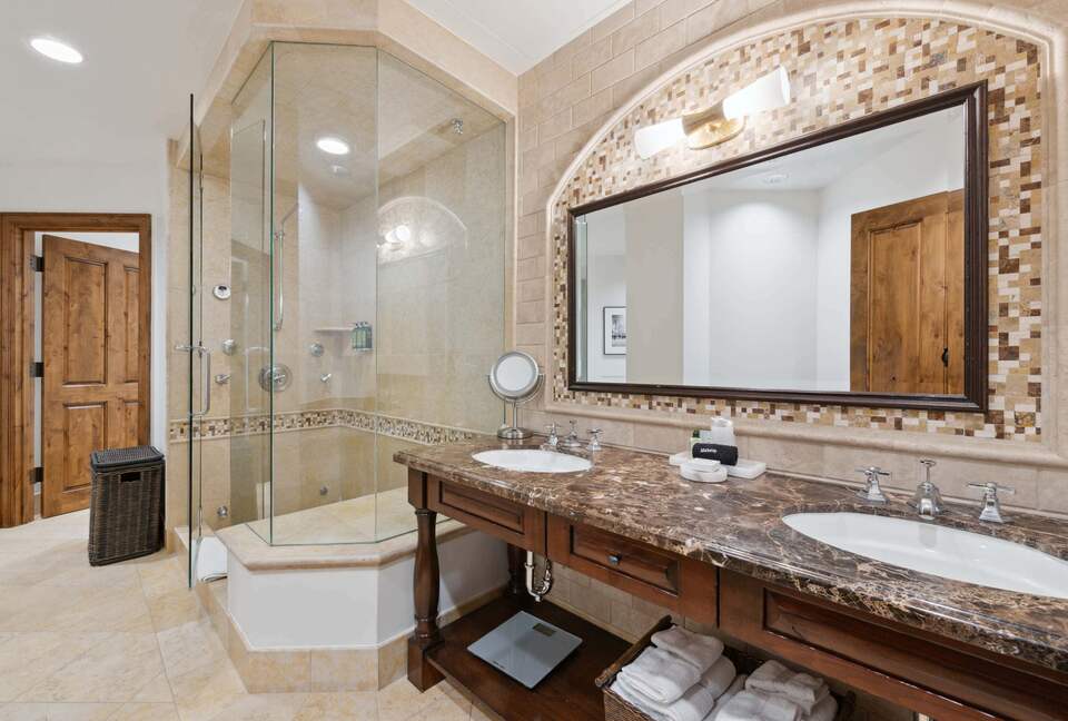 Aspen Living Steps from the Gondola - Aspen, Colorado