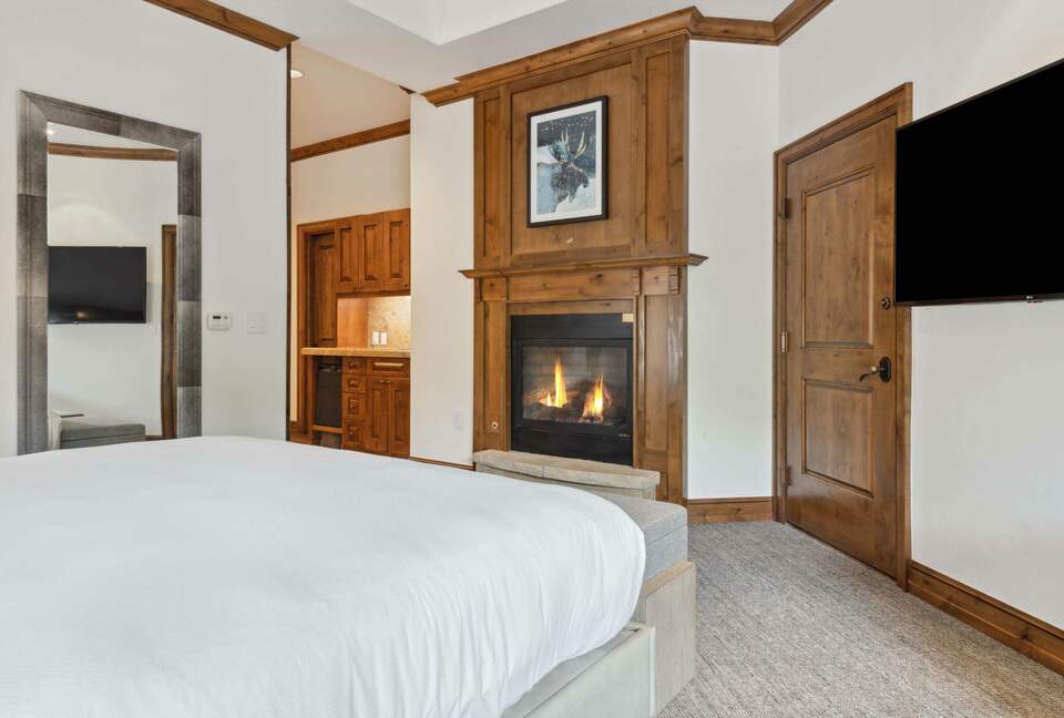 Aspen Living Steps from the Gondola - Aspen, Colorado