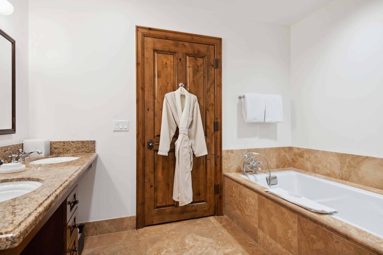 Aspen Living Steps from the Gondola - Aspen, Colorado