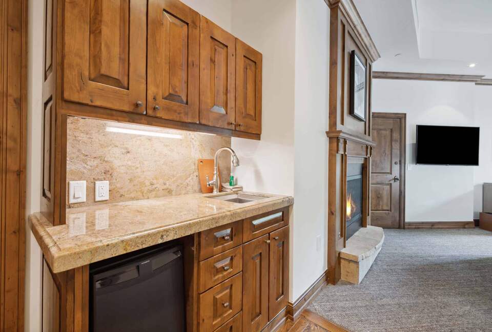 Aspen Living Steps from the Gondola - Aspen, Colorado