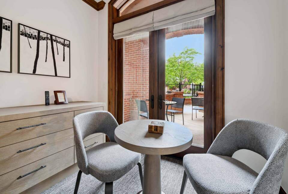 Aspen Living Steps from the Gondola - Aspen, Colorado