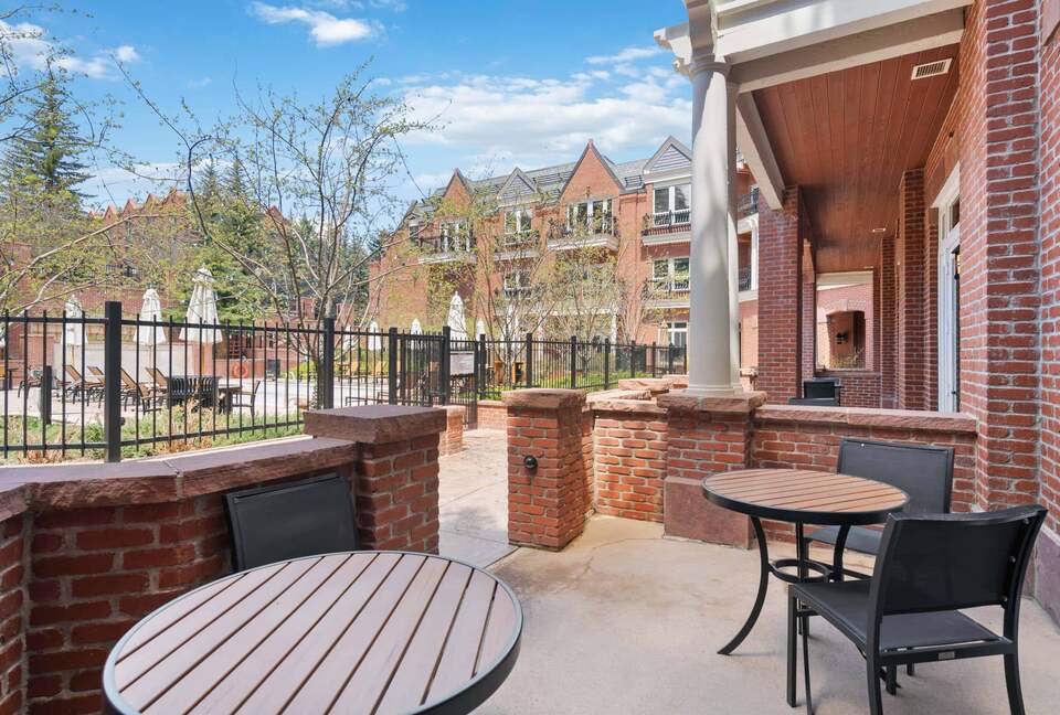 Aspen Living Steps from the Gondola - Aspen, Colorado