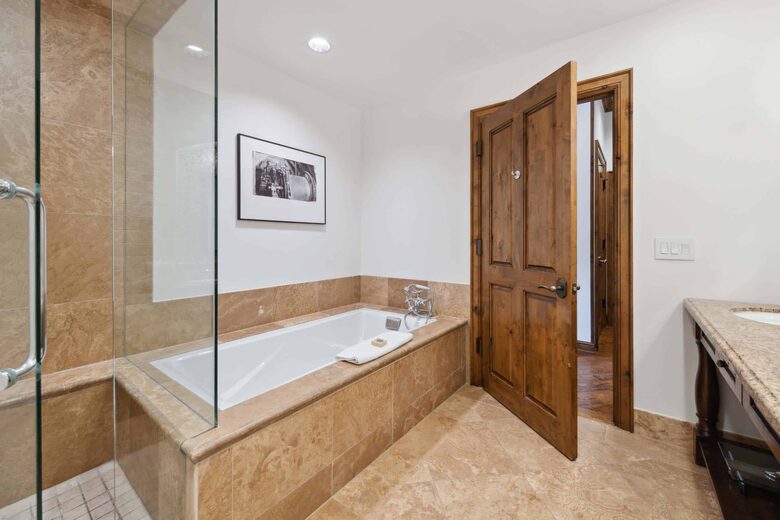 Aspen Living Steps from the Gondola - Aspen, Colorado