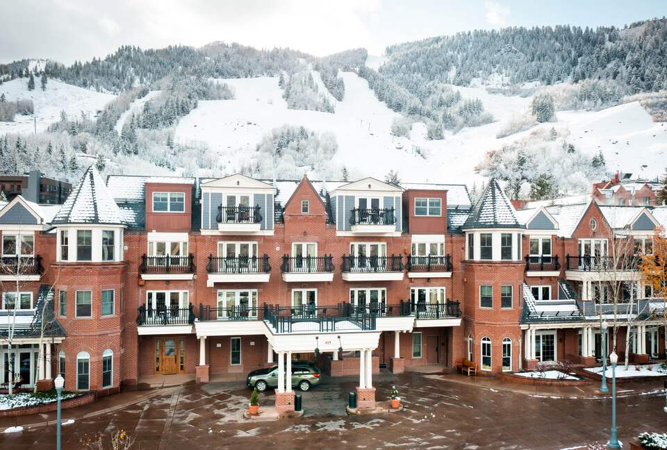 Aspen Living Steps from the Gondola - Aspen, Colorado