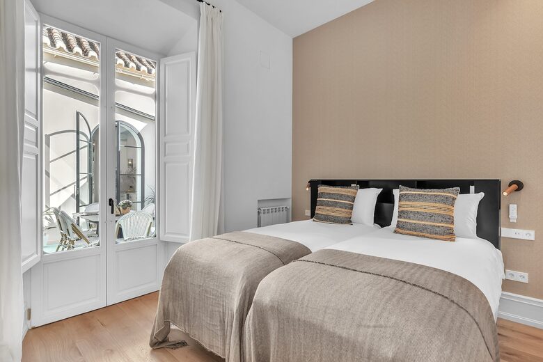 Stylish 3 Bedrooms by La Malagueta Beach - Málaga, Spain