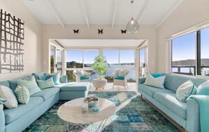 Waterfront Elegance on Waiheke Island - Waiheke Island, New Zealand