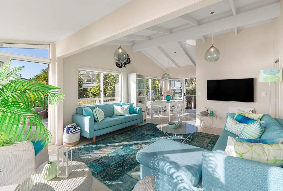 Waterfront Elegance on Waiheke Island - Waiheke Island, New Zealand