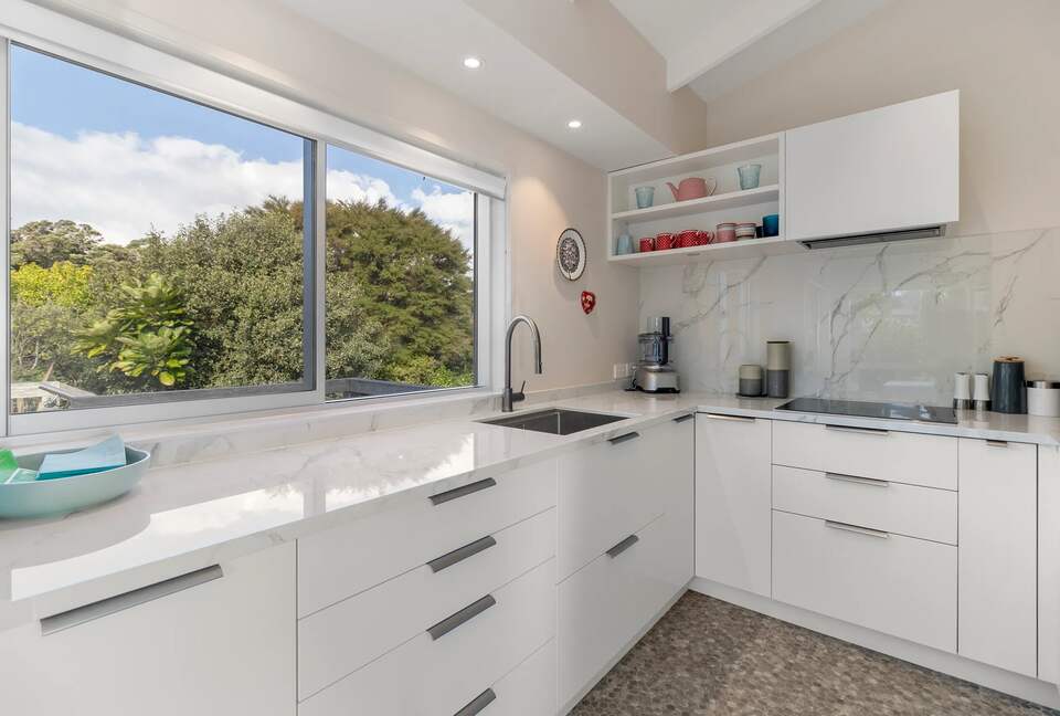 Waterfront Elegance on Waiheke Island - Waiheke Island, New Zealand