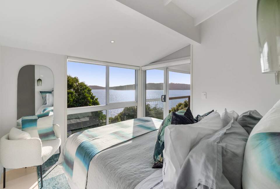 Waterfront Elegance on Waiheke Island - Waiheke Island, New Zealand