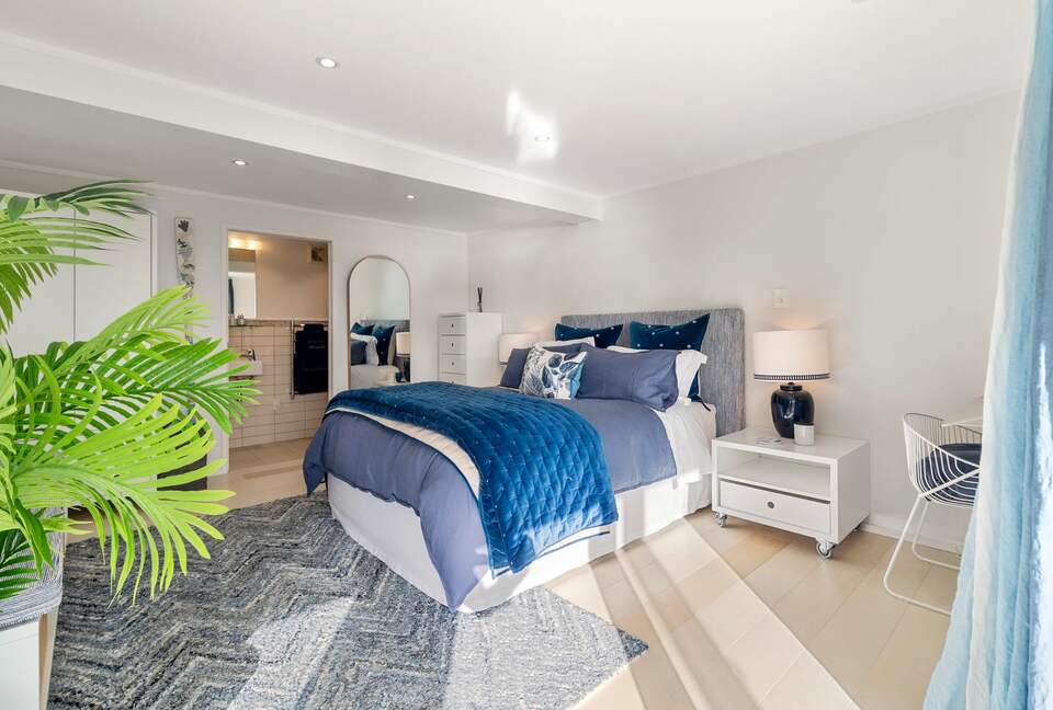 Waterfront Elegance on Waiheke Island - Waiheke Island, New Zealand