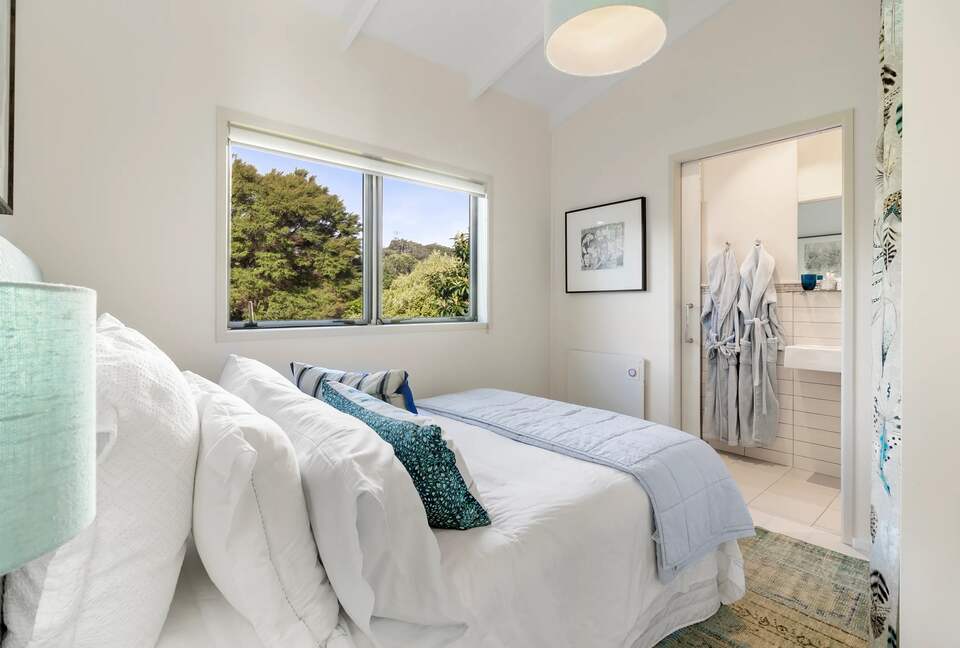 Waterfront Elegance on Waiheke Island - Waiheke Island, New Zealand