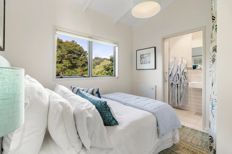 Waterfront Elegance on Waiheke Island - Waiheke Island, New Zealand