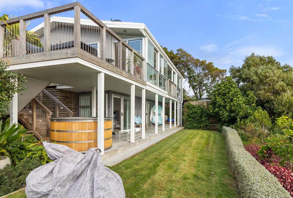 Waterfront Elegance on Waiheke Island - Waiheke Island, New Zealand