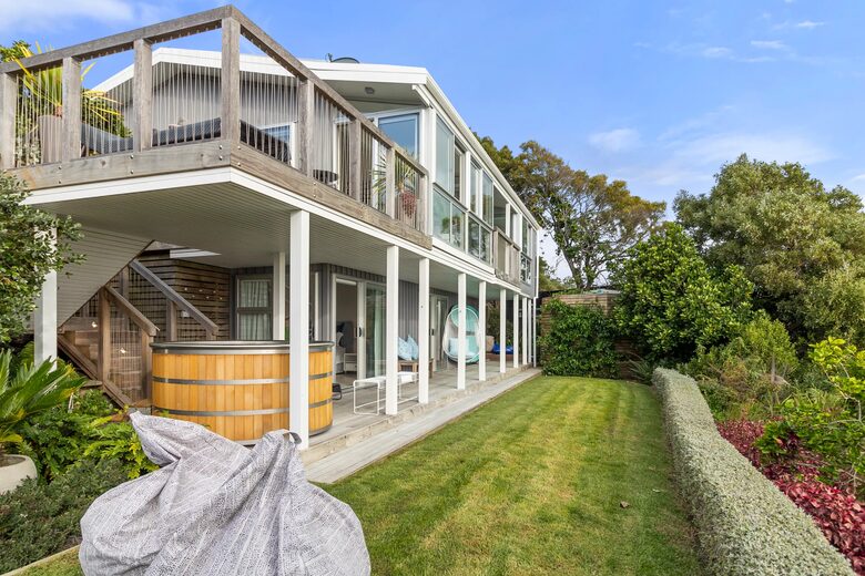 Waterfront Elegance on Waiheke Island - Waiheke Island, New Zealand