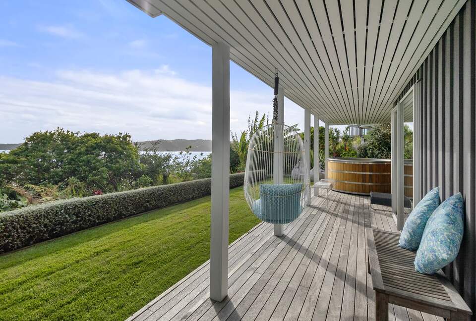 Waterfront Elegance on Waiheke Island - Waiheke Island, New Zealand