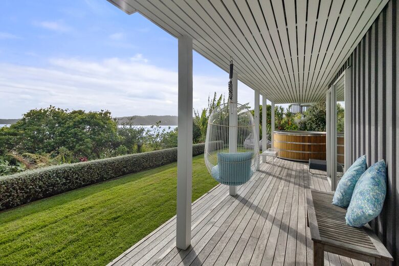 Waterfront Elegance on Waiheke Island - Waiheke Island, New Zealand