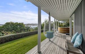 Waterfront Elegance on Waiheke Island - Waiheke Island, New Zealand