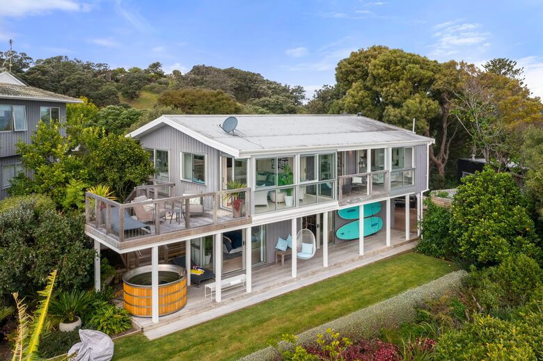 Waterfront Elegance on Waiheke Island - Waiheke Island, New Zealand