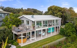 Waterfront Elegance on Waiheke Island - Waiheke Island, New Zealand