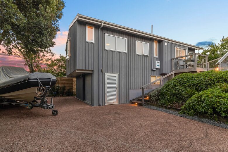 Waterfront Elegance on Waiheke Island - Waiheke Island, New Zealand