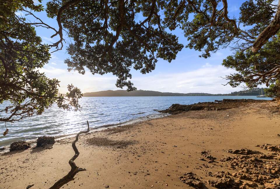 Waterfront Elegance on Waiheke Island - Waiheke Island, New Zealand