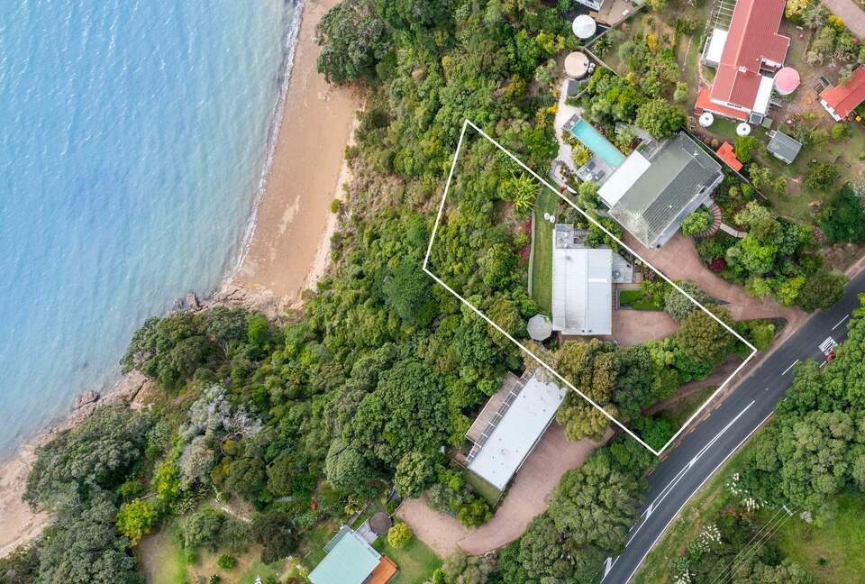 Waterfront Elegance on Waiheke Island - Waiheke Island, New Zealand