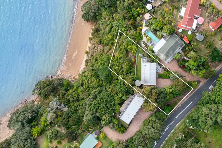 Waterfront Elegance on Waiheke Island - Waiheke Island, New Zealand