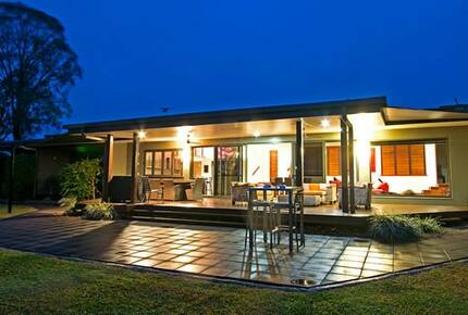 Group Getaway with Firepit & BBQ on Lake Tinaroo - Barrine, Australia