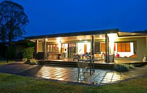 Group Getaway with Firepit & BBQ on Lake Tinaroo - Barrine, Australia