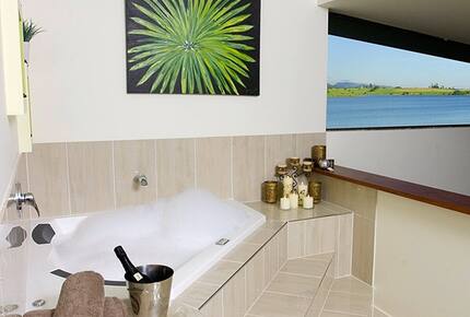 Group Getaway with Firepit & BBQ on Lake Tinaroo - Barrine, Australia