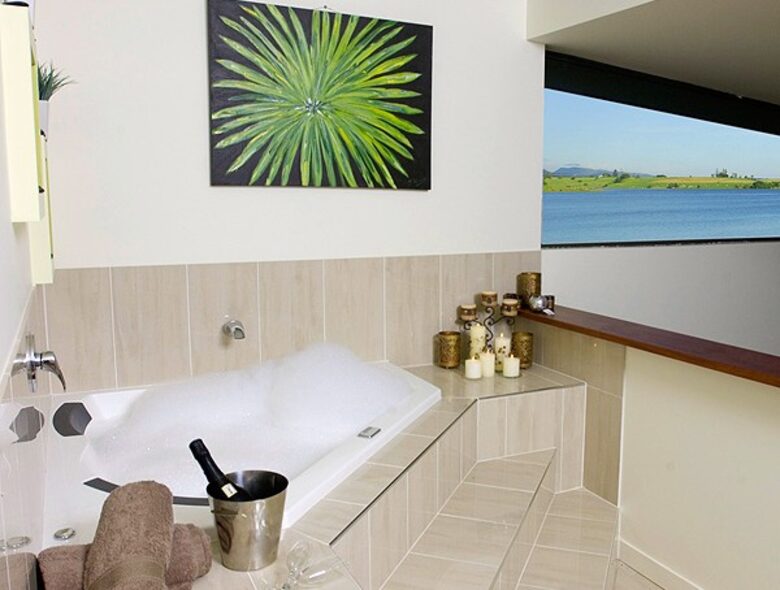 Group Getaway with Firepit & BBQ on Lake Tinaroo - Barrine, Australia