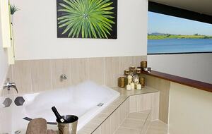 Group Getaway with Firepit & BBQ on Lake Tinaroo - Barrine, Australia