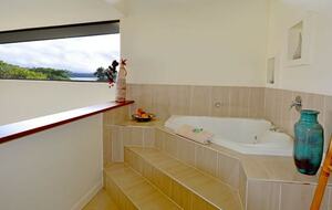 Group Getaway with Firepit & BBQ on Lake Tinaroo - Barrine, Australia