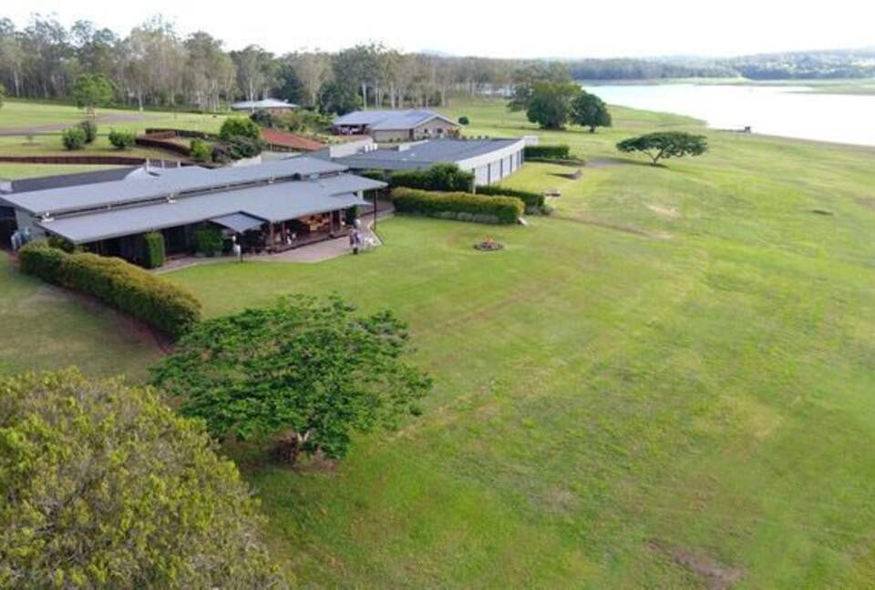 Group Getaway with Firepit & BBQ on Lake Tinaroo - Barrine, Australia