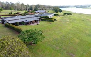 Group Getaway with Firepit & BBQ on Lake Tinaroo - Barrine, Australia