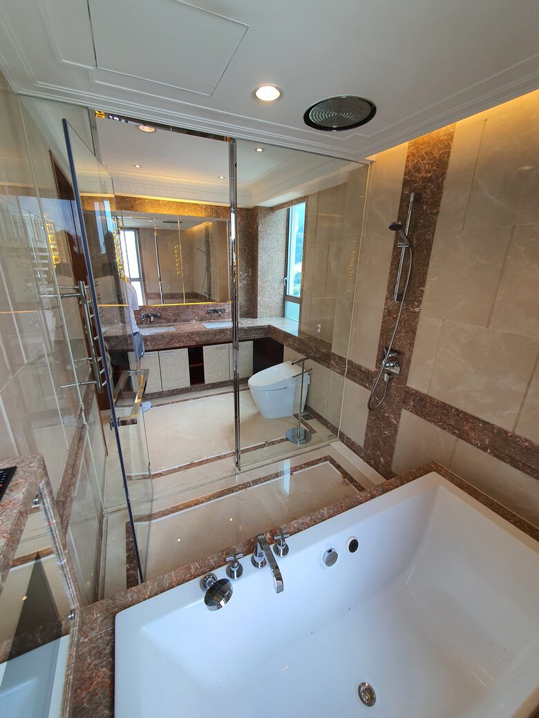 Elegant Wan Chai Residence with Panoramic Views - Wan Chai, Hong Kong