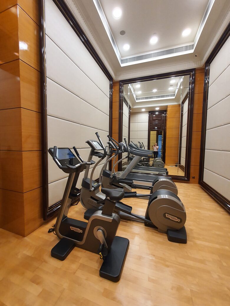 Elegant Wan Chai Residence with Panoramic Views - Wan Chai, Hong Kong