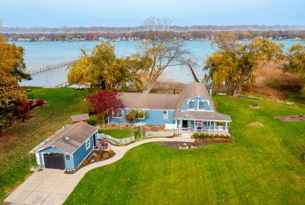 Charming Blue Waterfront Haven - Harsens Island, Michigan