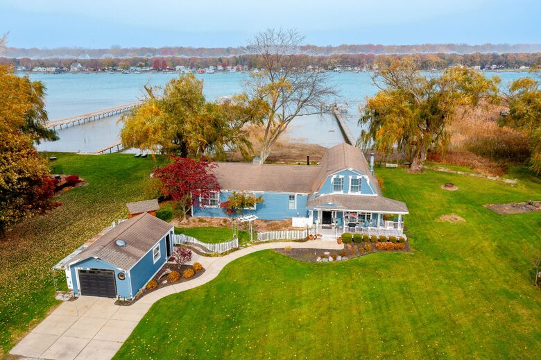 Charming Blue Waterfront Haven - Harsens Island, Michigan