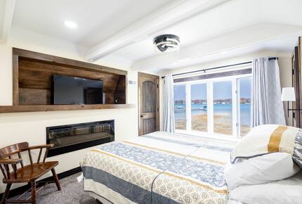 Charming Blue Waterfront Haven - Harsens Island, Michigan