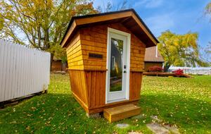 Charming Blue Waterfront Haven - Harsens Island, Michigan