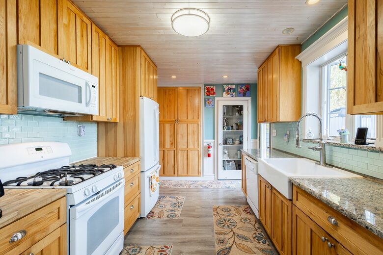 Charming Blue Waterfront Haven - Harsens Island, Michigan