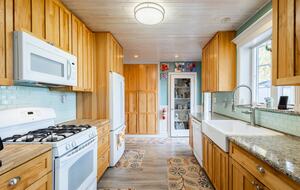 Charming Blue Waterfront Haven - Harsens Island, Michigan