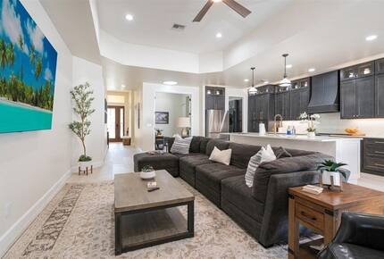 Chic Naples Retreat with Heated Pool - Naples, Florida