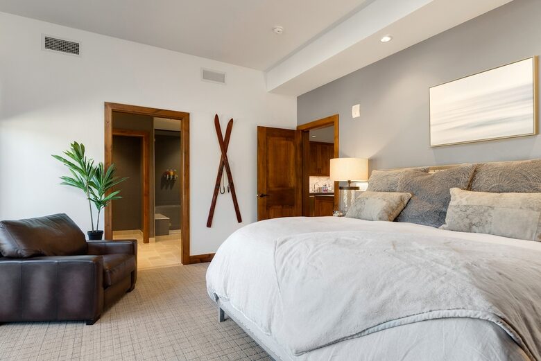 Exquisite South Lake Tahoe Residence with Resort Amenities - South Lake Tahoe, California