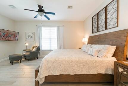 Chic Naples Retreat with Heated Pool - Naples, Florida