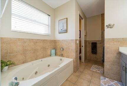 Chic Naples Retreat with Heated Pool - Naples, Florida